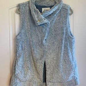 New Woman’s dylan Snap Neck Sherpa Vest